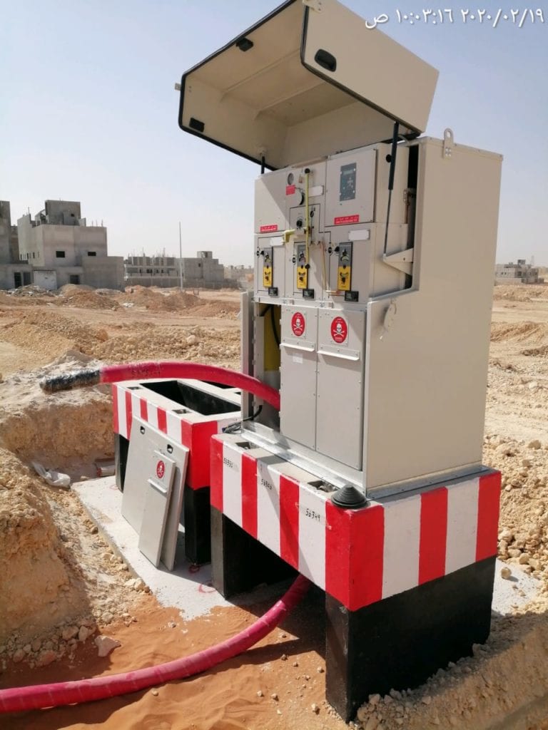 وحدة حلقية للجهد المتوسط على قاعدة خرسانية وغرف كابلات ضمن أعمال تغذية شبكة إنارة بأحد المخططات